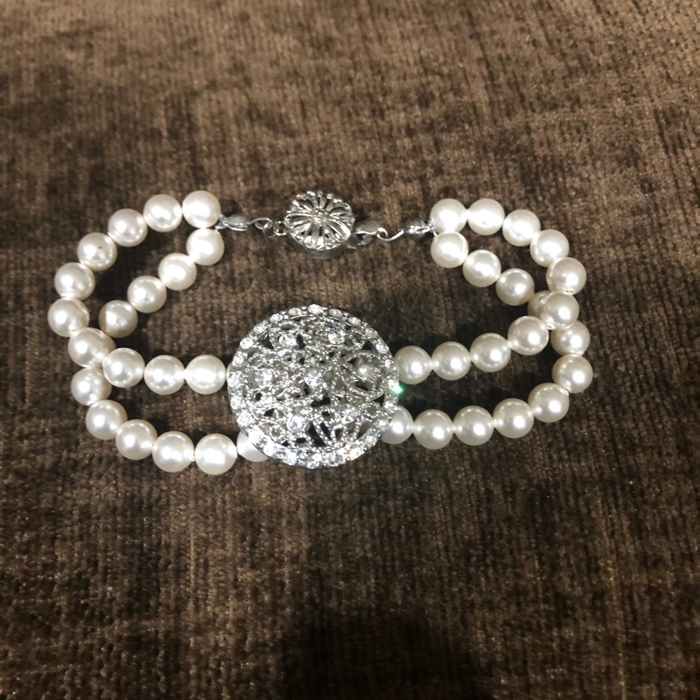 Beautiful Vintage Inspired Faux Pearl Bracelet